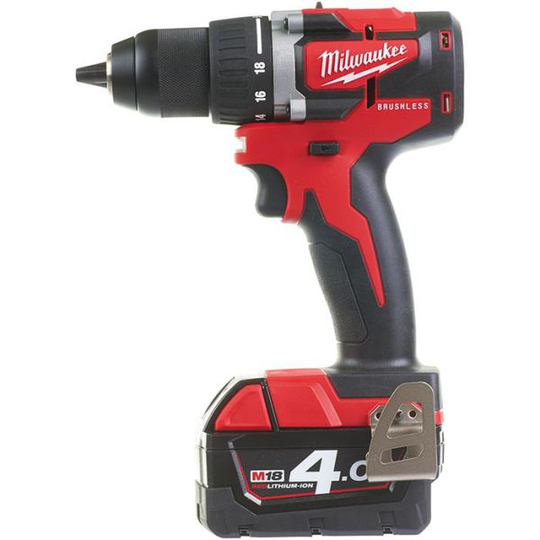 Milwaukee M18 CBLDD-402C Skruvdragare med batteri och laddare