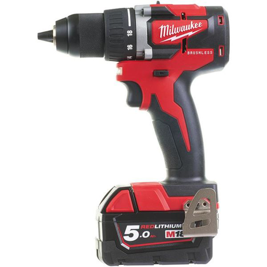 Milwaukee M18 CBLDD-502C Skruvdragare med batteri och laddare